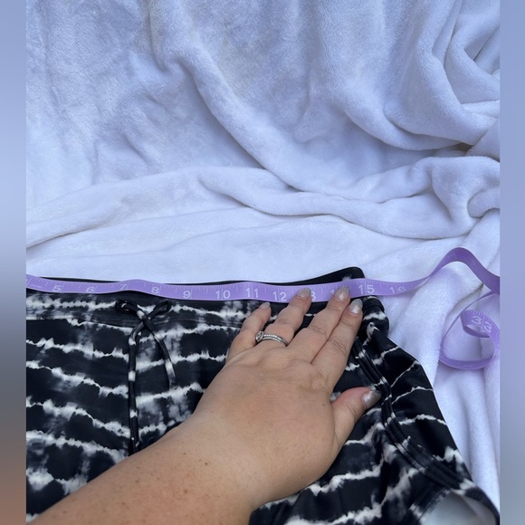 Athleta Girl size XXL- great used condition. Black and white stripe - Picture 3 of 7